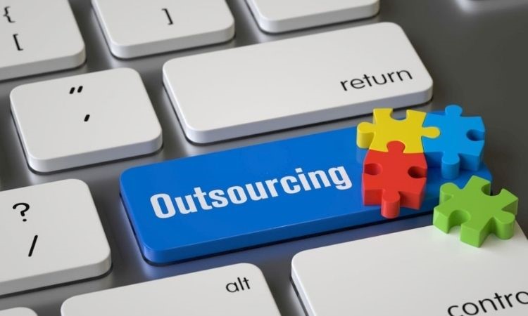 আউটসোর্সিং কি? আউটসোর্সিং এর A to Z গাইডলাইন